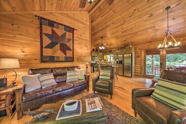 Peaceful Forest Escape W/ Game Room + Hot Tub