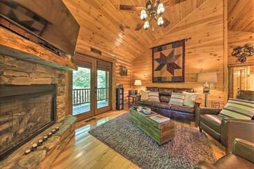 Peaceful Forest Escape W/ Game Room + Hot Tub