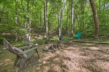 Peaceful Forest Escape W/ Game Room + Hot Tub
