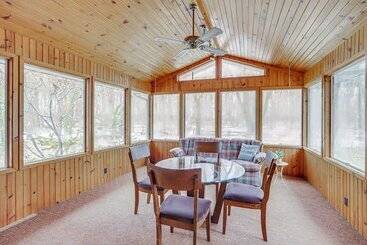 Сельский дом Peaceful + Quiet Home In Nappanees Countryside!