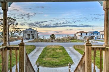 Pelicans Perch Waterfront Nola Haven W/ Pool!