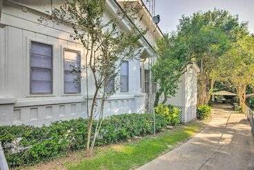 Pet Friendly Natchez Home: Walk To Downtown!