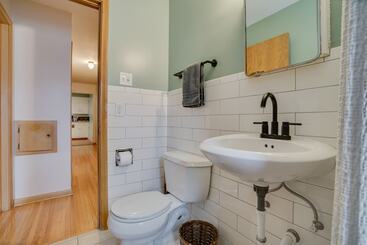 کلبه Quaint Duplex Home ~ 4 Mi To Downtown Minneapolis