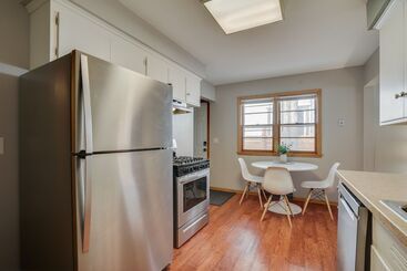 Quaint Duplex Home ~ 4 Mi To Downtown Minneapolis