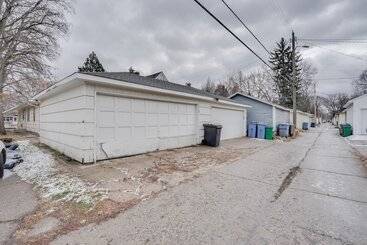 Quaint Duplex Home ~ 4 Mi To Downtown Minneapolis