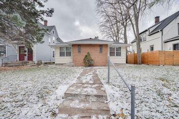 Quaint Duplex Home ~ 4 Mi To Downtown Minneapolis