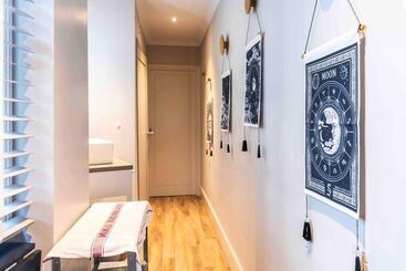 اقامتگاه Modern Central 3 Brs House With 3 Bths 2 Hottube