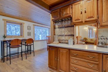 Riverside Colorado Cabin W/ Deck & Hot Tub