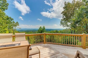 Сельский дом Scenic Talking Rock Creek Resort Home W/ Hot Tub