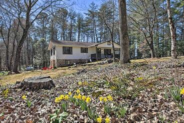 2 Mi To Lake: Blue Ridge  Yellowbird Cottage