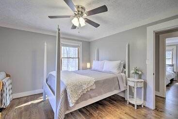 2 Mi To Lake: Blue Ridge Yellowbird Cottage