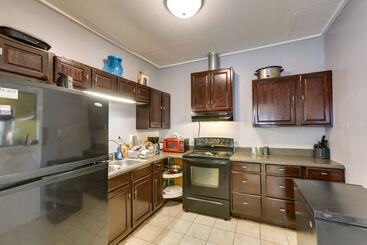 Spacious Albany Retreat Near Flint River Trail!