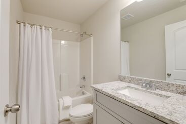 별장 Spacious Conyers Home In Peaceful Setting!