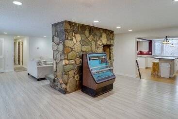 بيت ريفى Spacious Fairbanks Home W/ Fireplaces!