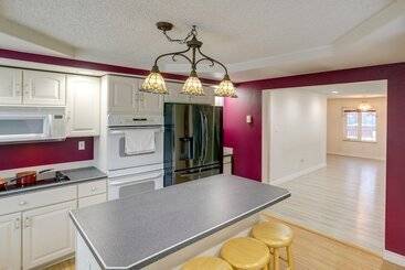 Spacious Fairbanks Home W/ Fireplaces!