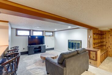 Spacious Fairbanks Home W/ Fireplaces!
