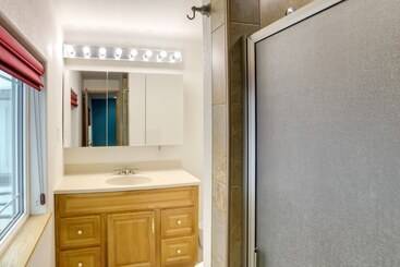 Spacious Fairbanks Home W/ Fireplaces!