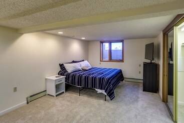 Spacious Fairbanks Home W/ Fireplaces!