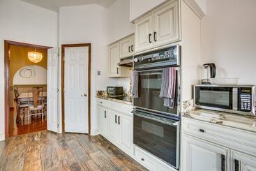 Spacious New Orleans Retreat W/ Wet Bar + Yard!