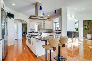 茅舍 Stunning Mokena Home W/ Pool + Deck W/ Lake View!