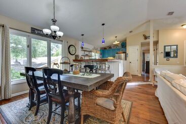 Stunning St Simons Island Home W/ Yard Near Beach!