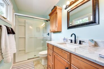 Stunning St Simons Island Home W/ Yard Near Beach!
