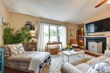 Stunning St Simons Island Home W/ Yard Near Beach!