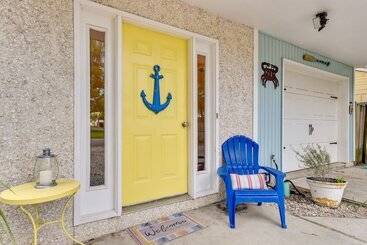 Stunning St Simons Island Home W/ Yard Near Beach!