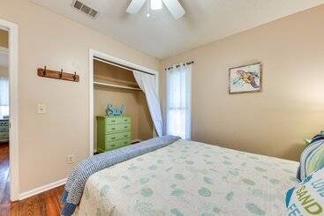 Stunning St Simons Island Home W/ Yard Near Beach!