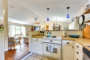 Stunning St Simons Island Home W/ Yard Near Beach!