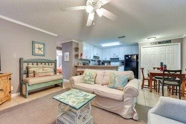 Stunning St Simons Island Home W/ Yard Near Beach!