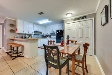 Stunning St Simons Island Home W/ Yard Near Beach!