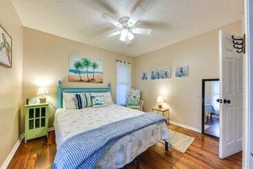 Stunning St Simons Island Home W/ Yard Near Beach!