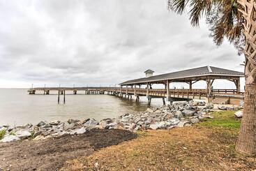 Stunning St Simons Island Home W/ Yard Near Beach!