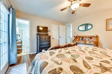 Stunning St Simons Island Home W/ Yard Near Beach!