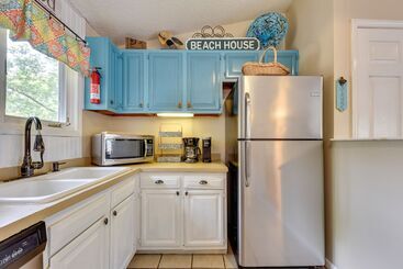 Stunning St Simons Island Home W/ Yard Near Beach!