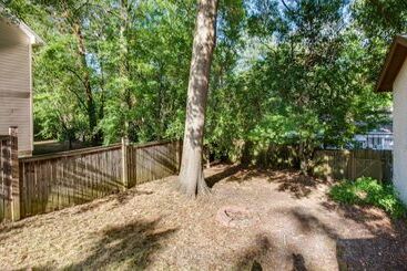 Stylish Jackson Home: Walk To Dining & Shops!