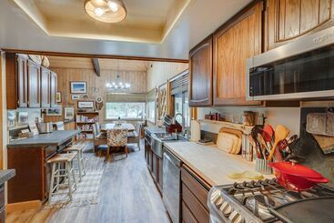 Sunriver Resort Home: Near Skiing, Town & Trails