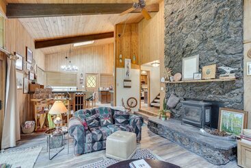 Sunriver Resort Home: Near Skiing, Town & Trails