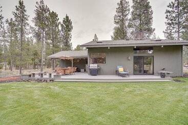 Sunriver Resort Home: Near Skiing, Town & Trails