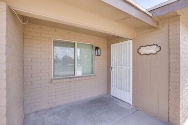 Updated El Paso Home   14 Mi To Downtown!