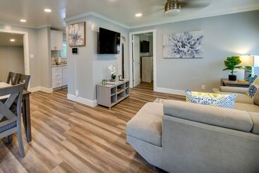 Walk To Beach: Hampton Home W/ Grill!