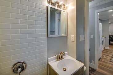 Walk To Beach: Hampton Home W/ Grill!