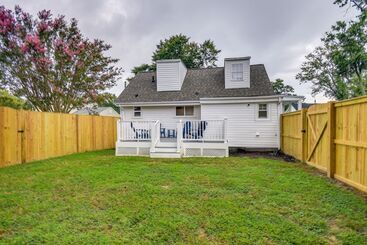 Walk To Beach: Hampton Home W/ Grill!