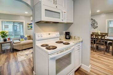 Walk To Beach: Hampton Home W/ Grill!