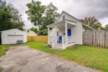 Walk To Beach: Hampton Home W/ Grill!