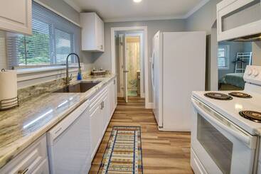 Walk To Beach: Hampton Home W/ Grill!