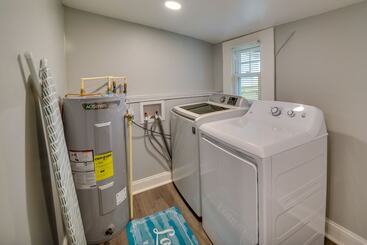 Walk To Beach: Hampton Home W/ Grill!