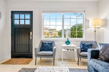 Your Dream Seaside Vacation! Charming 2 Bdr Home