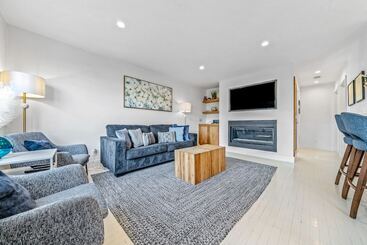 Your Dream Seaside Vacation! Charming 2 Bdr Home